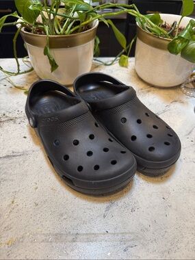 CROCS women’s  Classic Clog in Black size 10